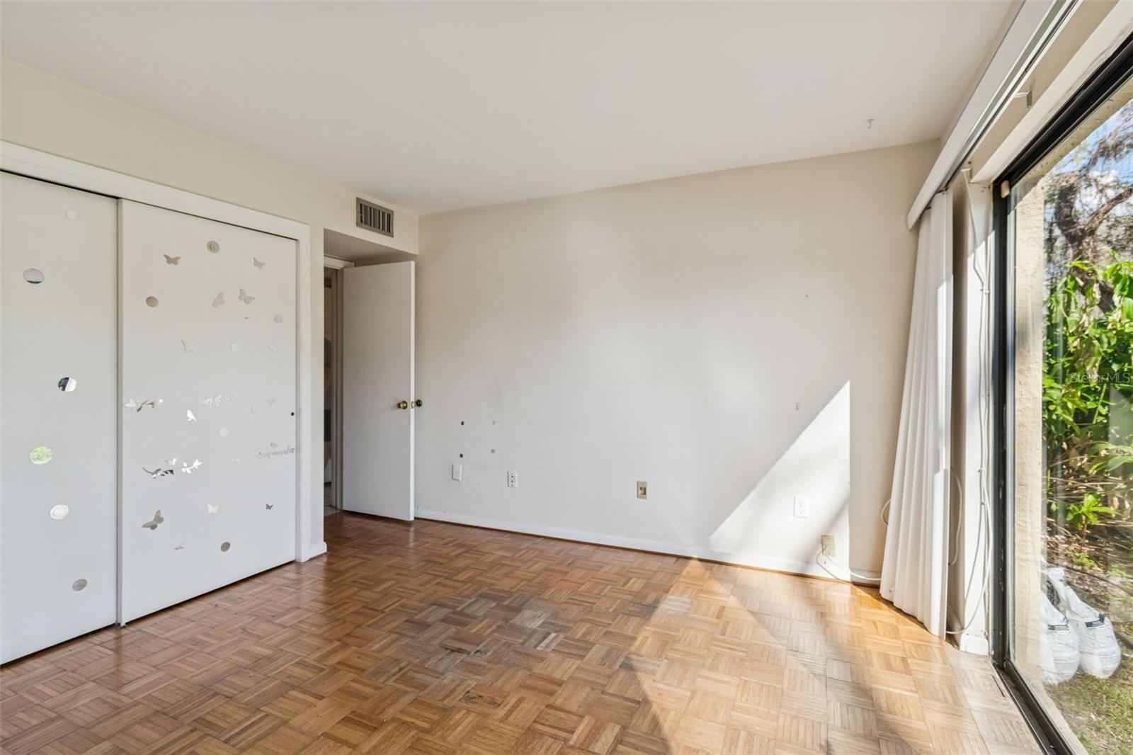 Image 28 of 36 For 850 Village Lake Ter N  106