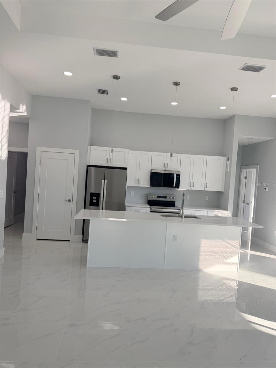 Image 5 of 62 For 313 El Dorado Boulevard N