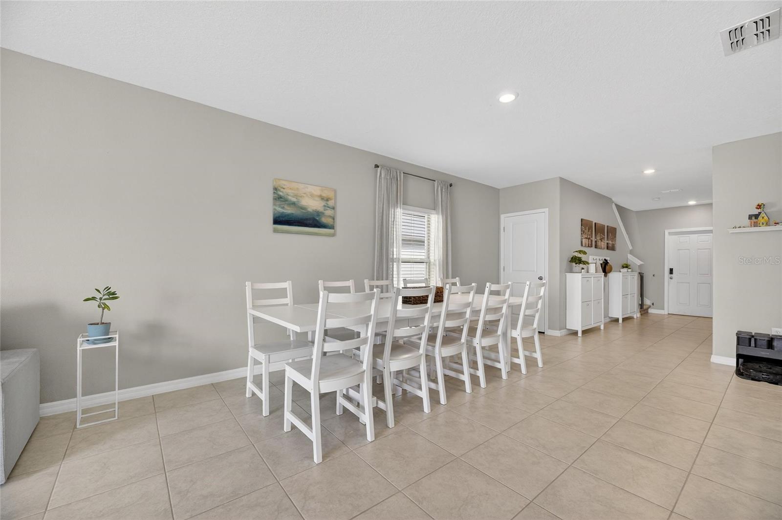 Listing photo id 8 for 16791 Delia Street