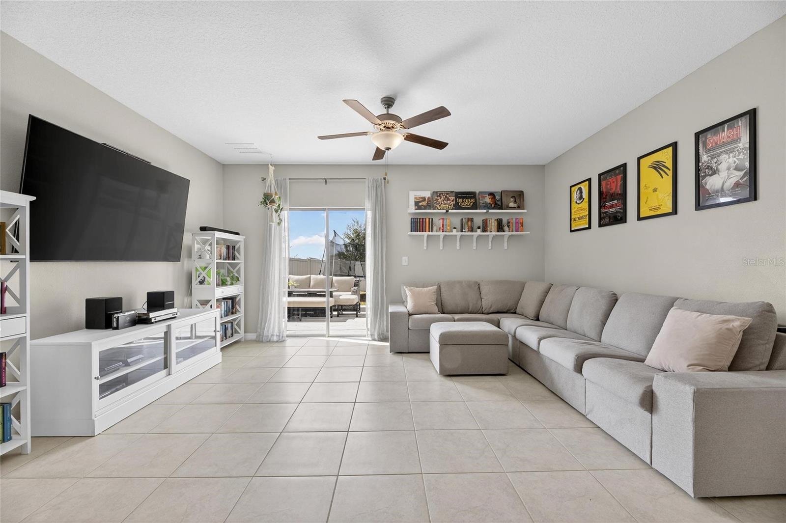 Listing photo id 9 for 16791 Delia Street