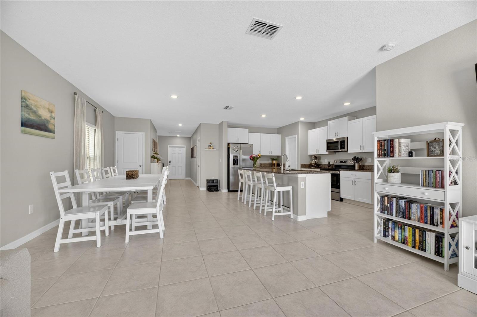 Listing photo id 11 for 16791 Delia Street