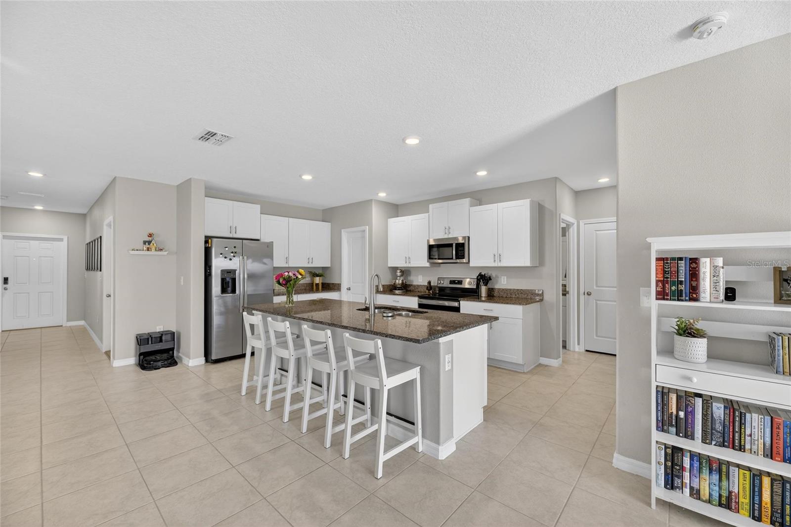 Listing photo id 12 for 16791 Delia Street