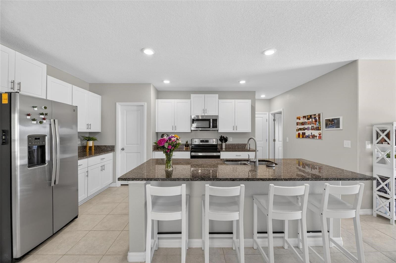 Listing photo id 13 for 16791 Delia Street