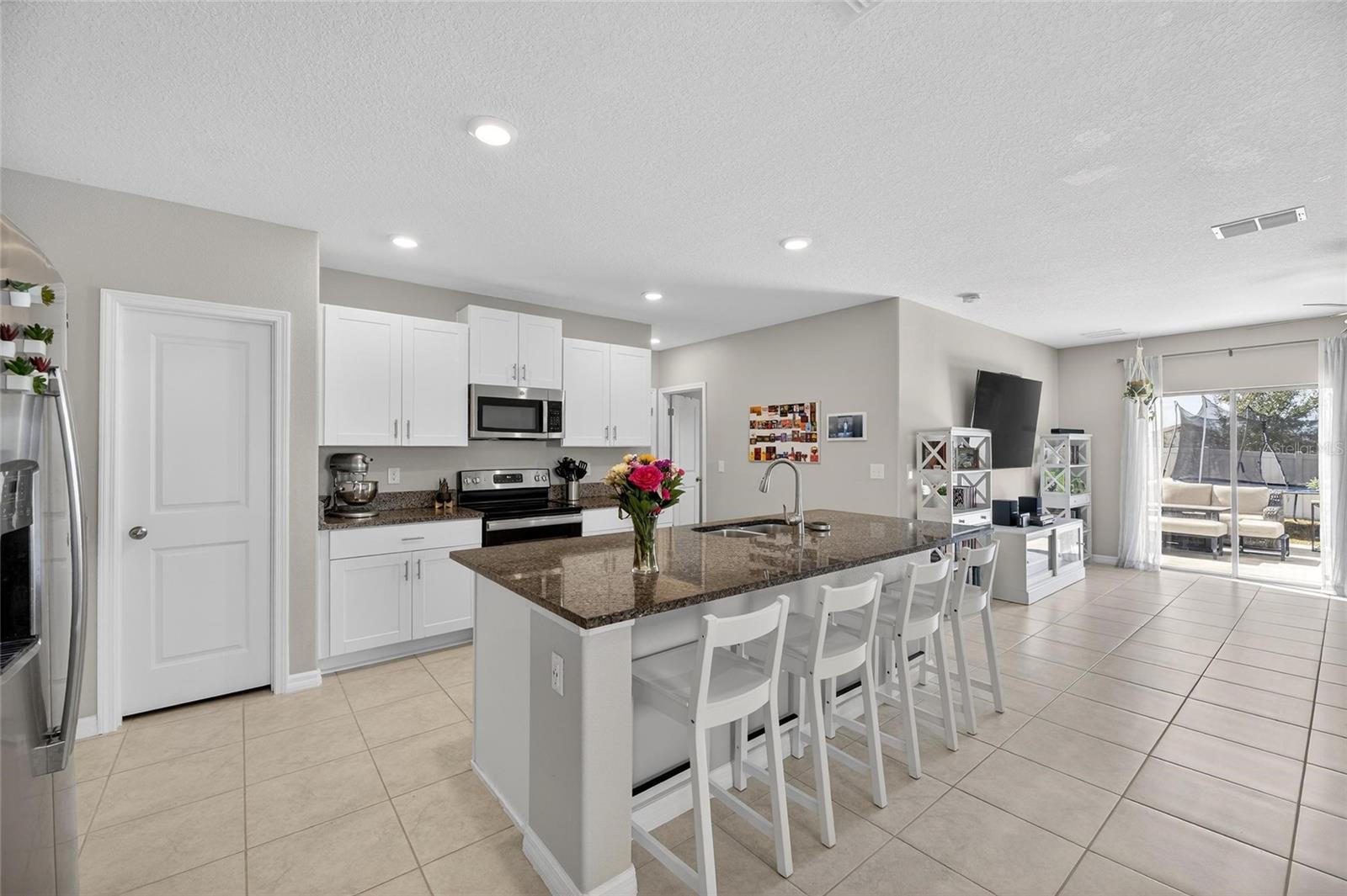 Listing photo id 14 for 16791 Delia Street