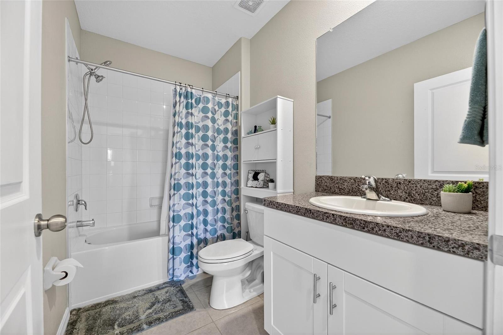 Listing photo id 20 for 16791 Delia Street