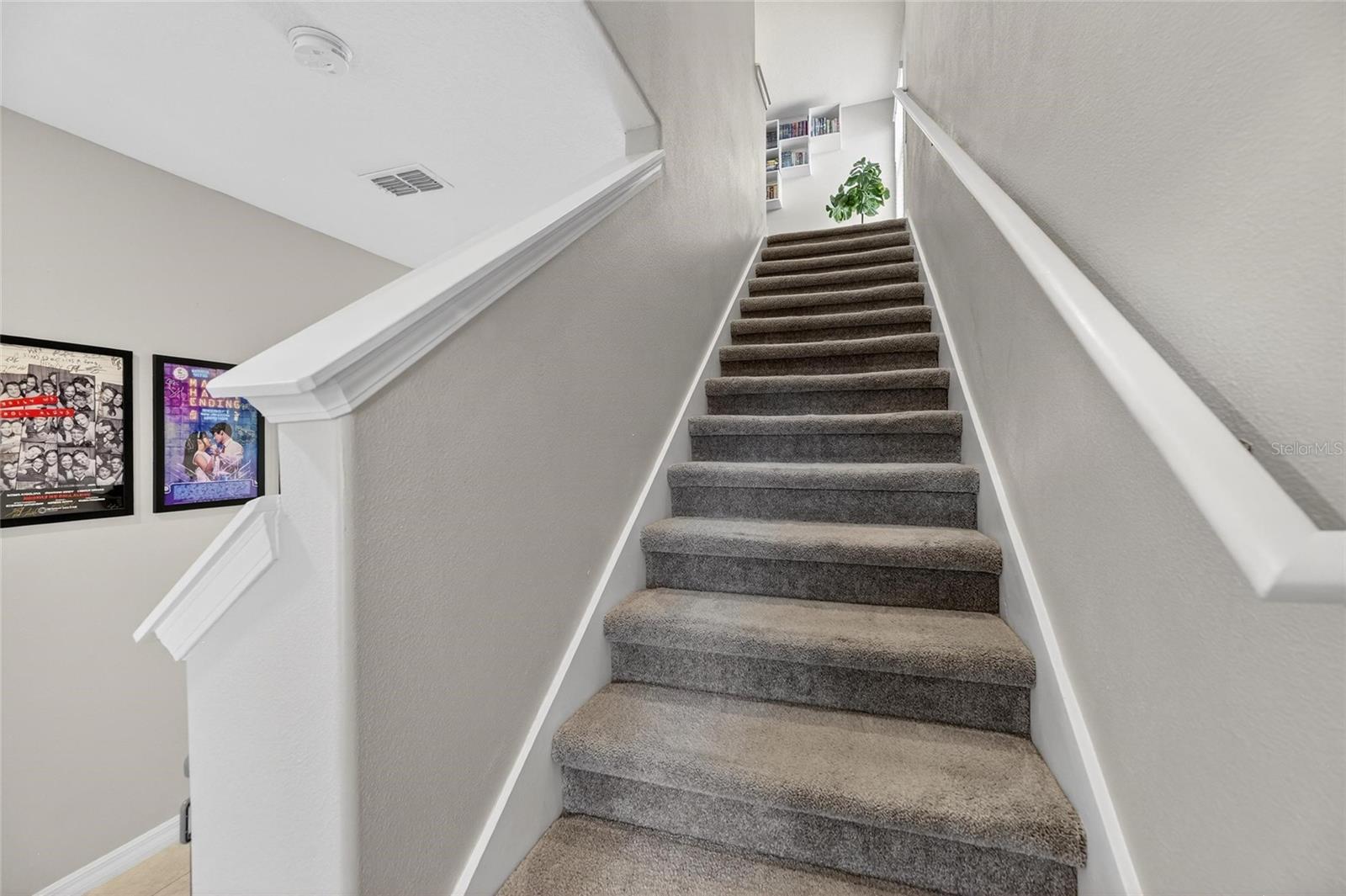 Listing photo id 21 for 16791 Delia Street