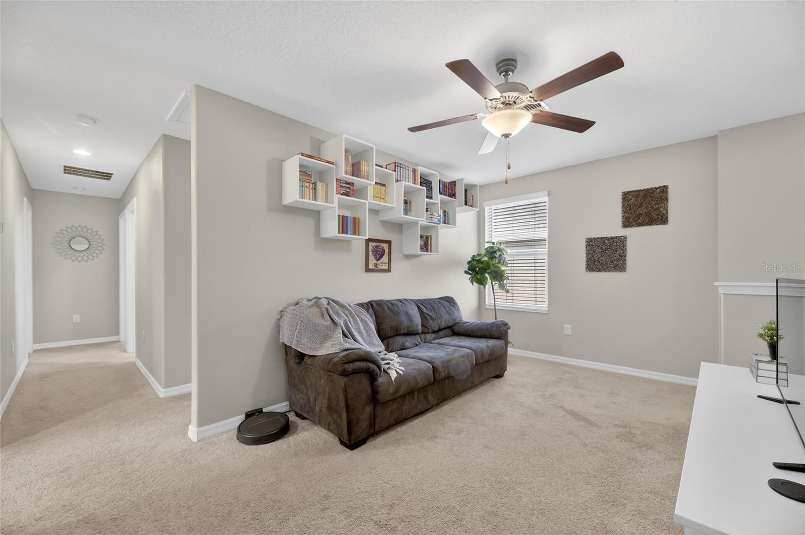 Listing photo id 23 for 16791 Delia Street