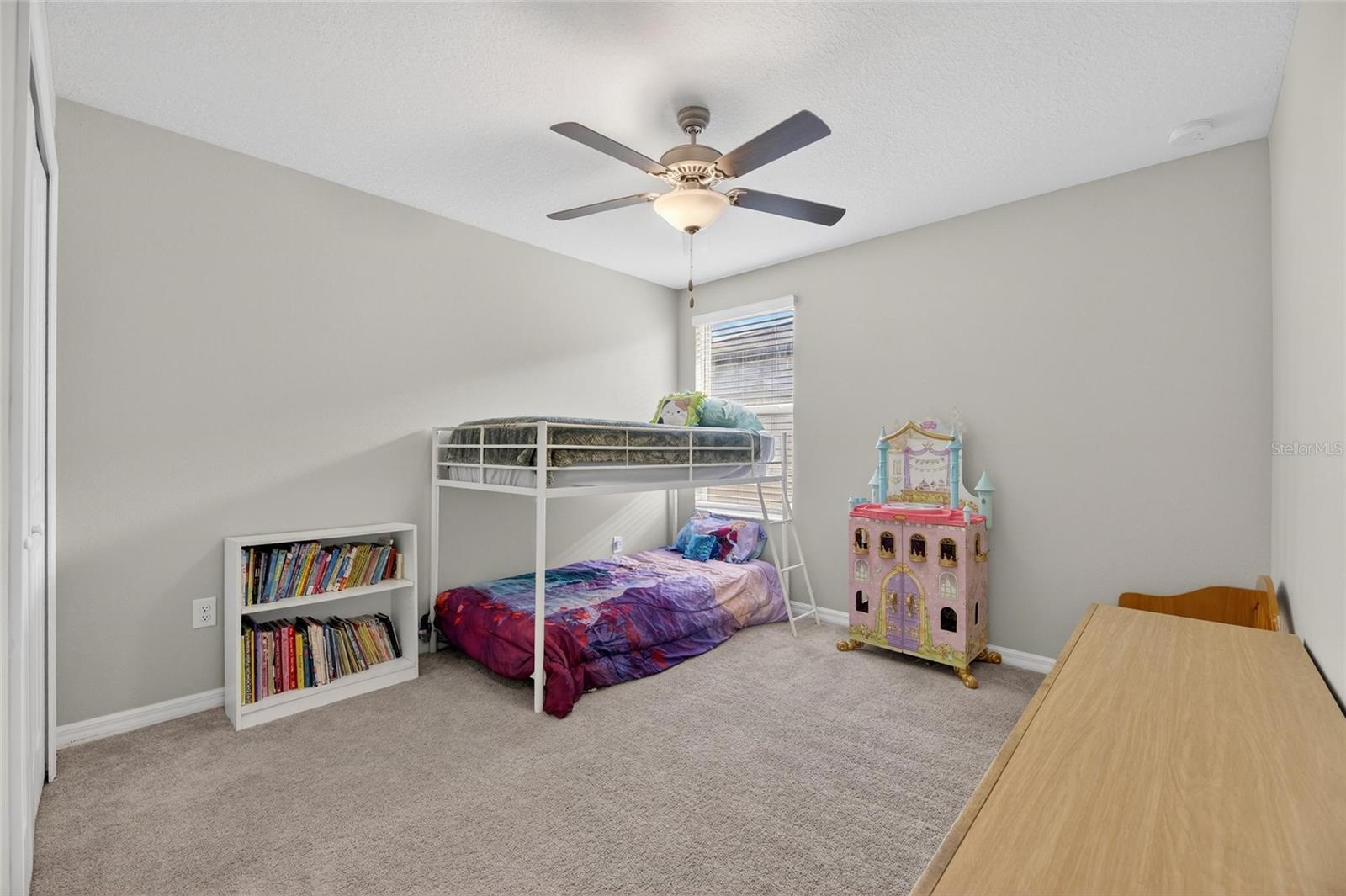 Listing photo id 24 for 16791 Delia Street