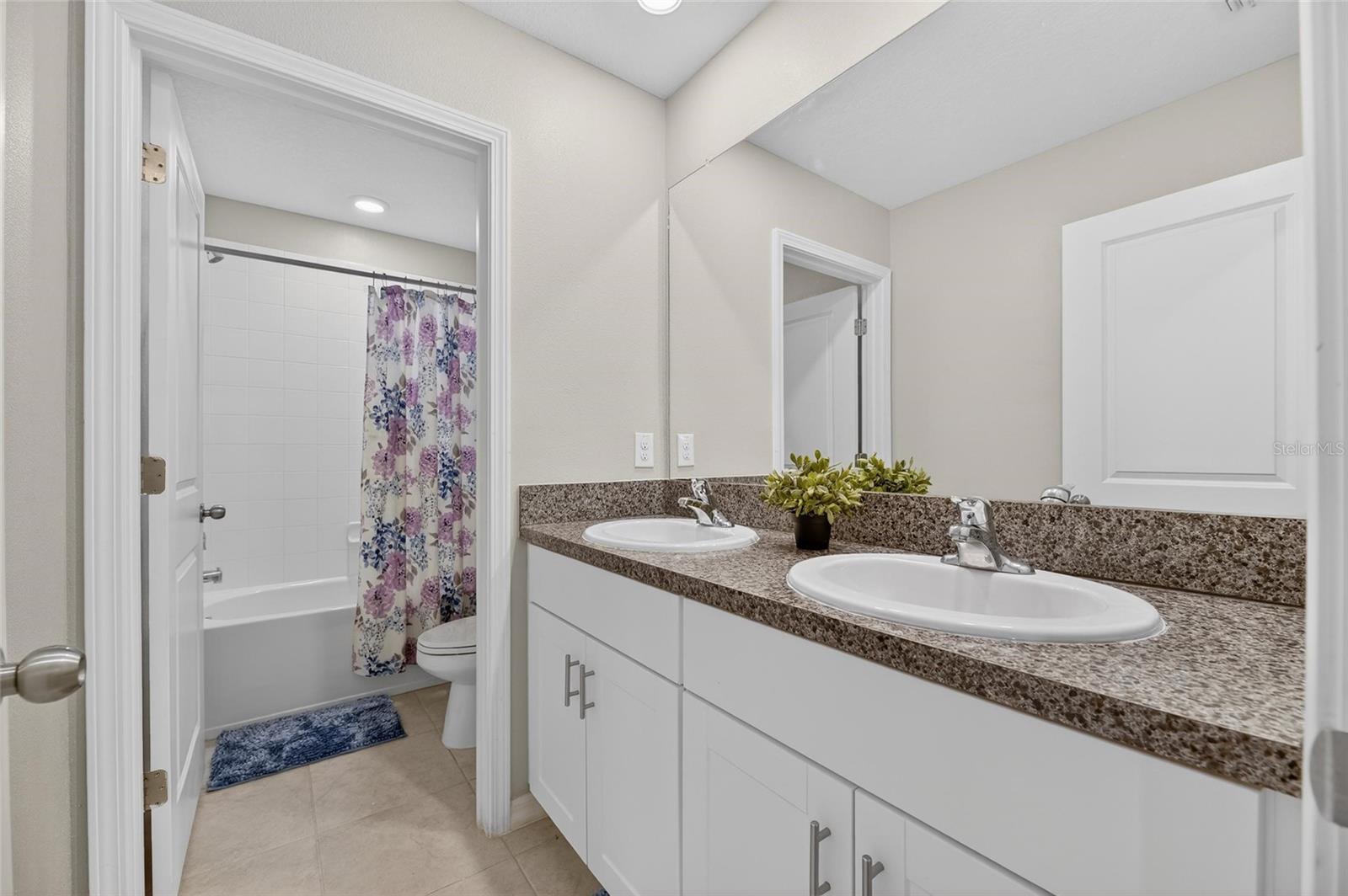 Listing photo id 27 for 16791 Delia Street