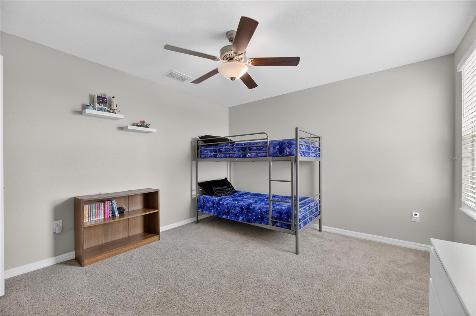 Listing photo id 31 for 16791 Delia Street