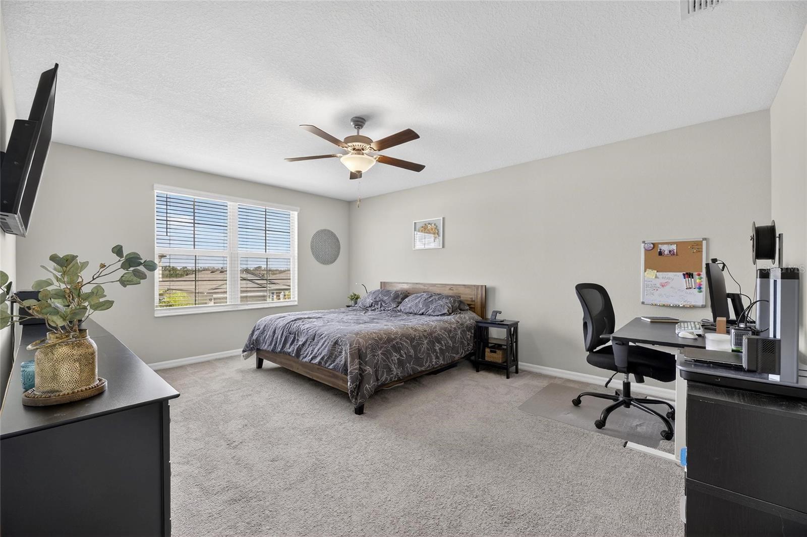 Listing photo id 33 for 16791 Delia Street