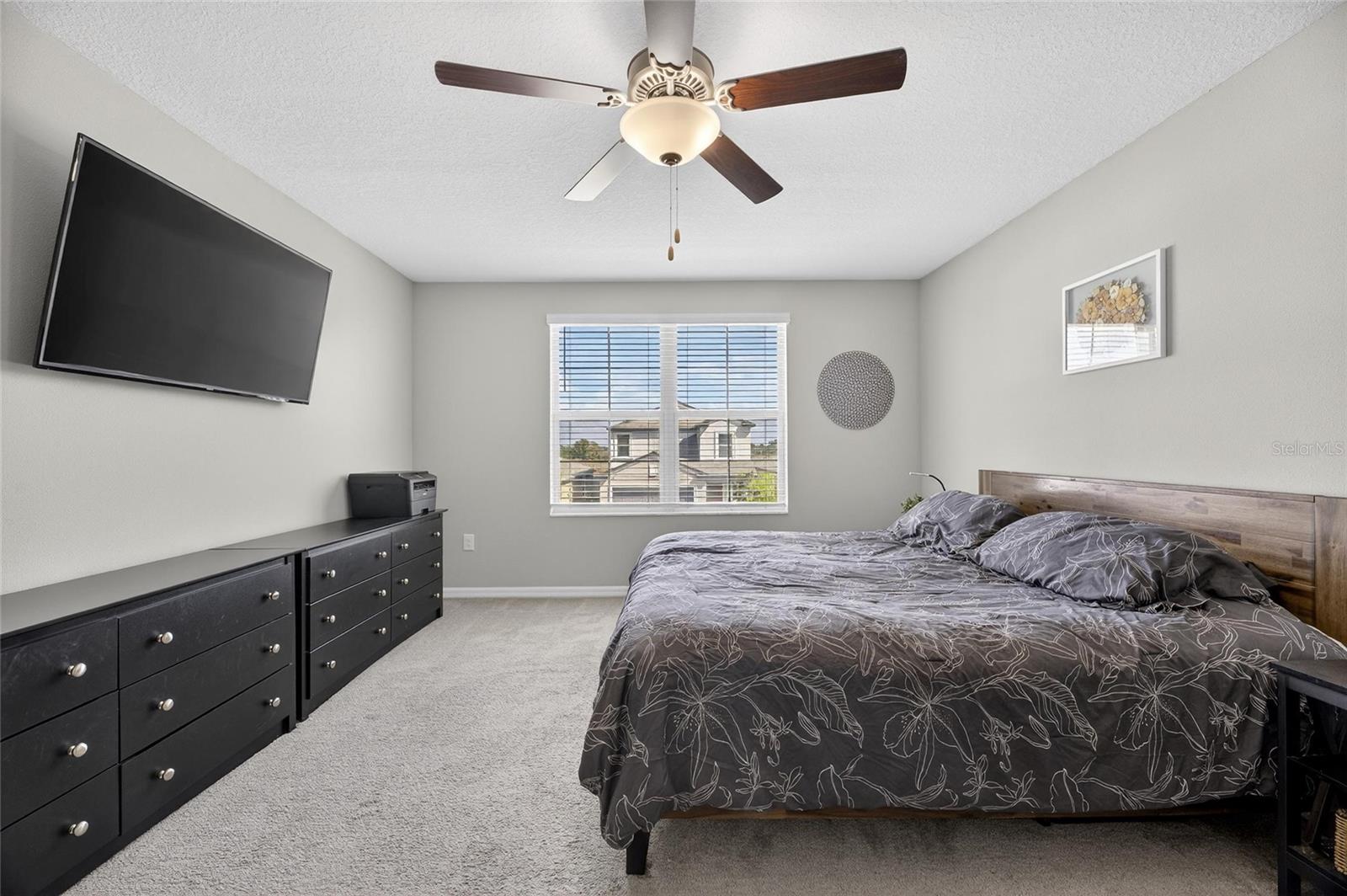 Listing photo id 34 for 16791 Delia Street