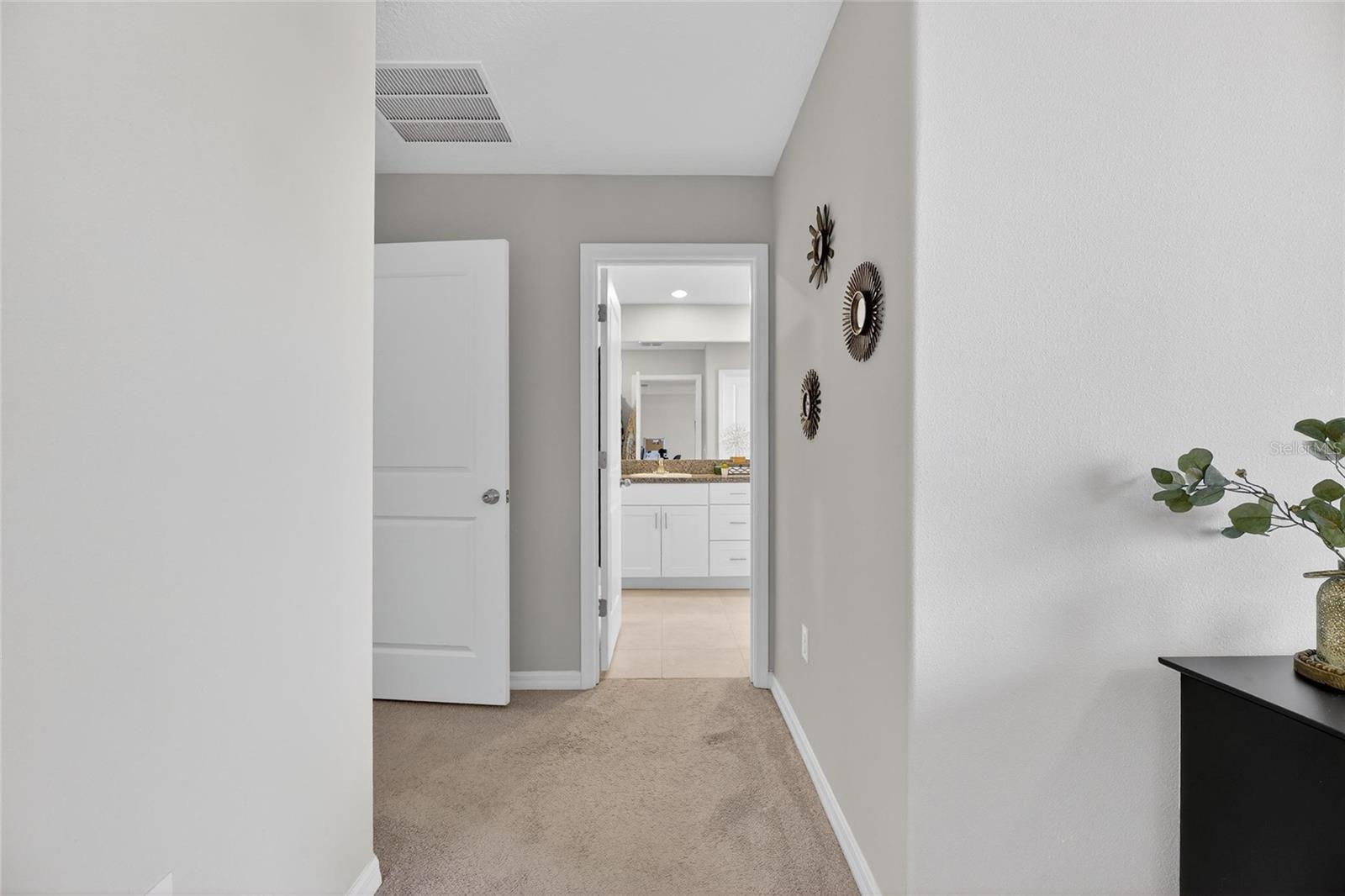 Listing photo id 35 for 16791 Delia Street