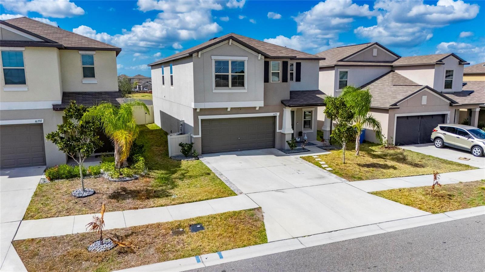 Listing photo id 44 for 16791 Delia Street