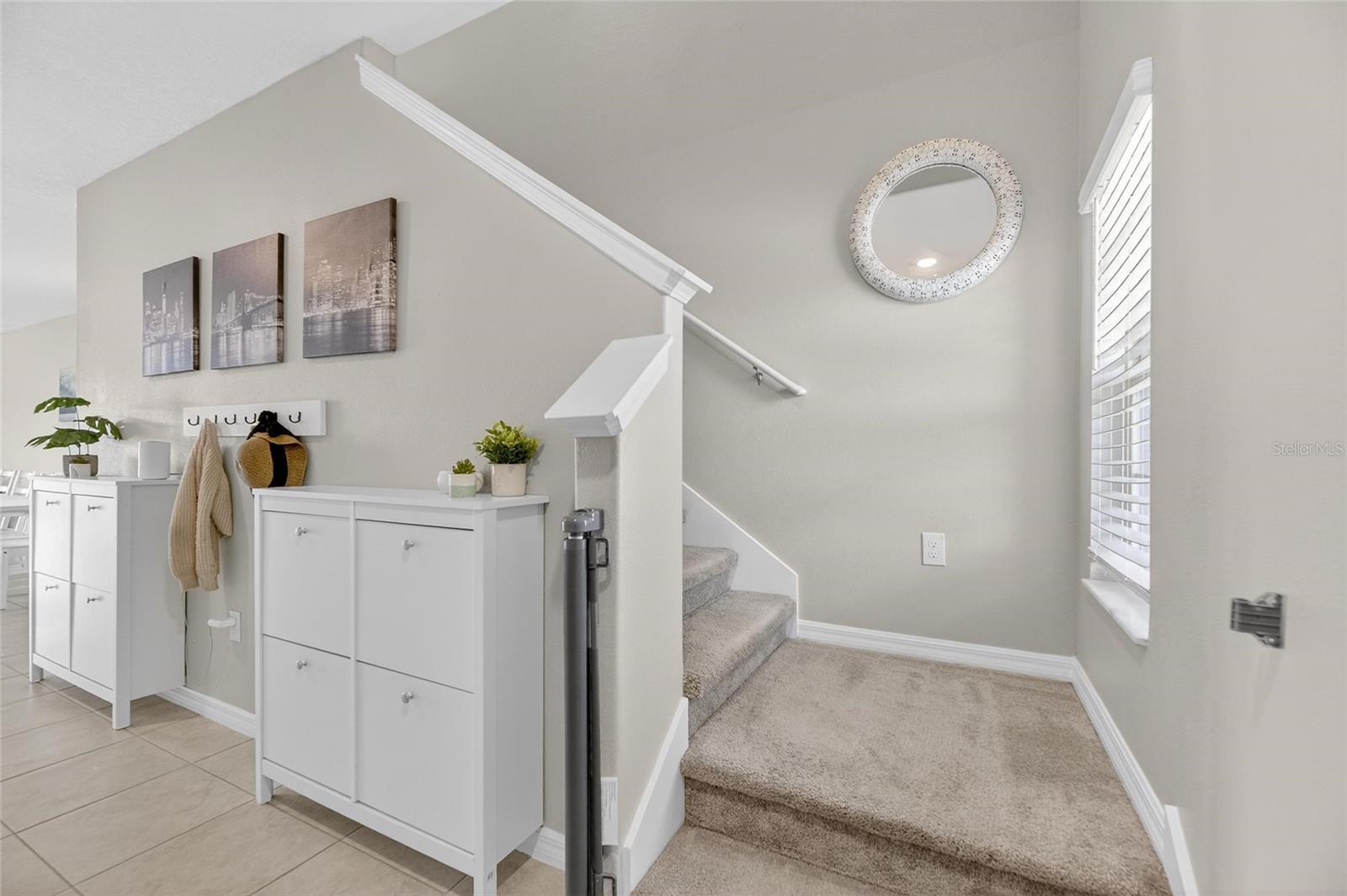 Listing photo id 3 for 16791 Delia Street