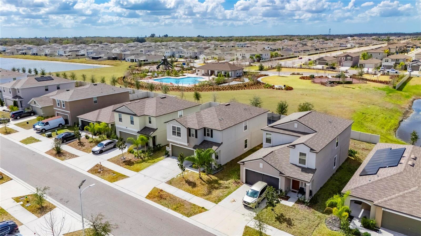 Listing photo id 49 for 16791 Delia Street