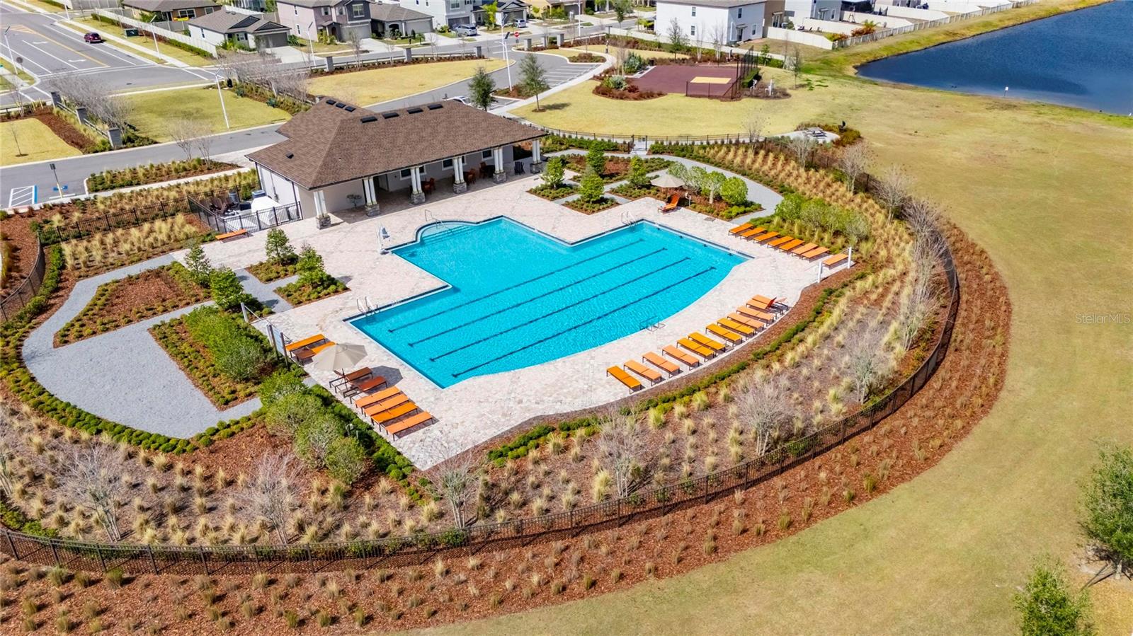 Listing photo id 51 for 16791 Delia Street