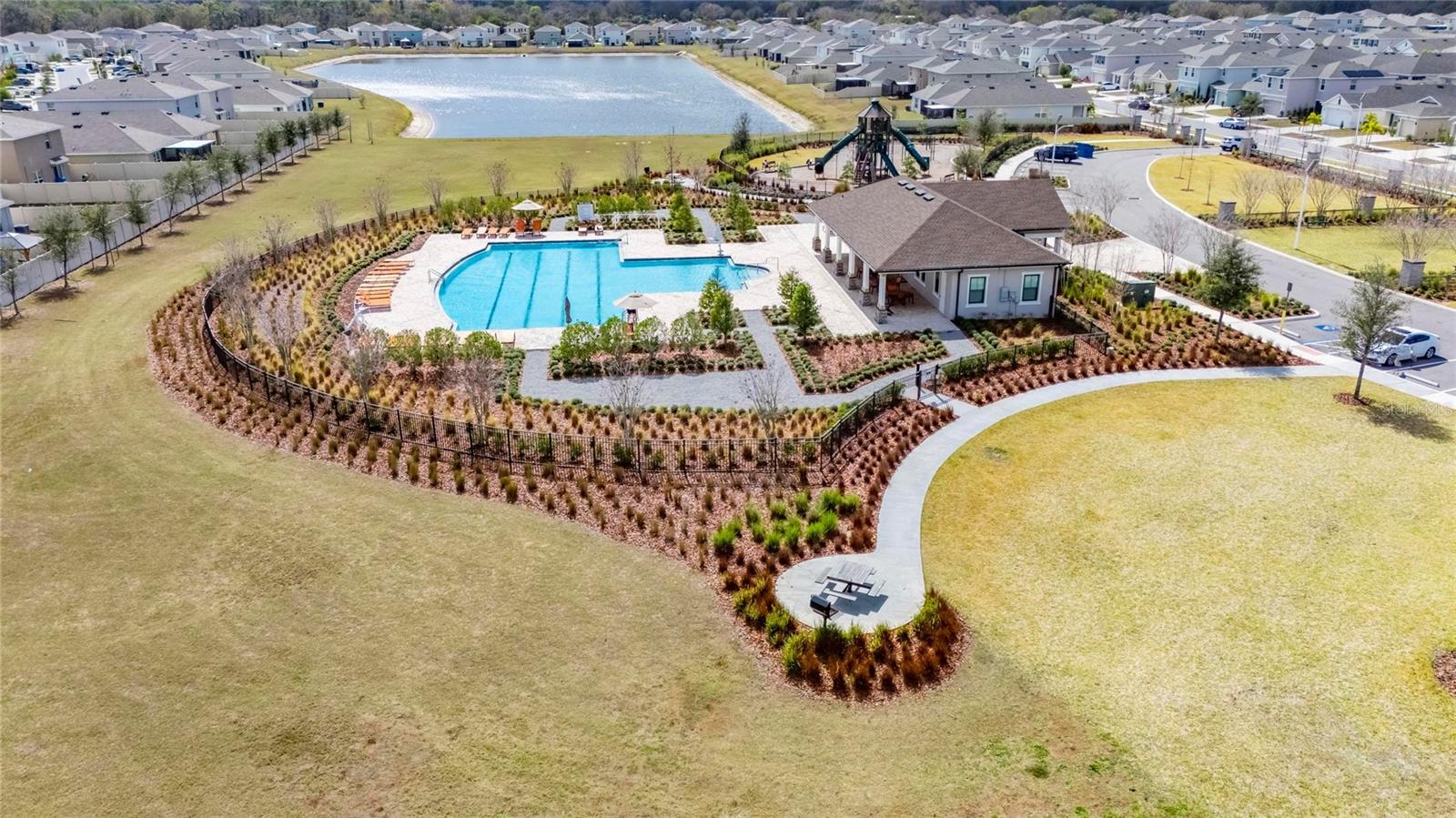 Listing photo id 52 for 16791 Delia Street