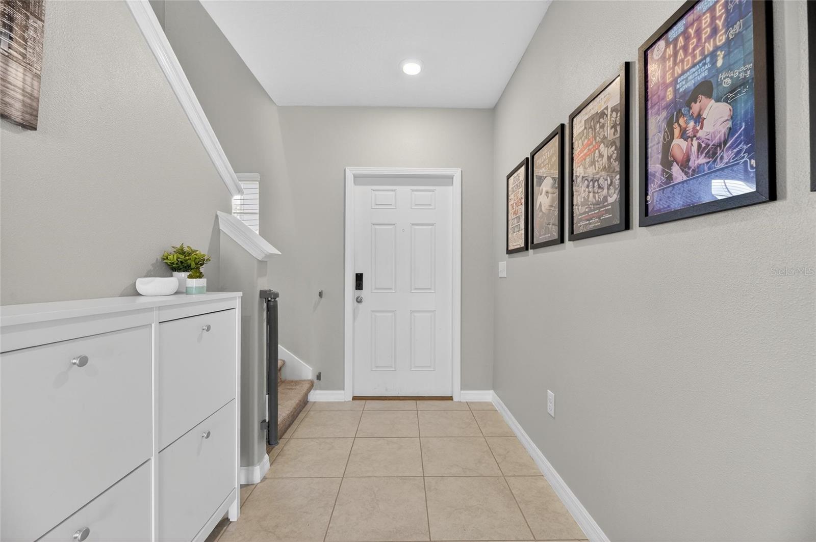 Listing photo id 4 for 16791 Delia Street