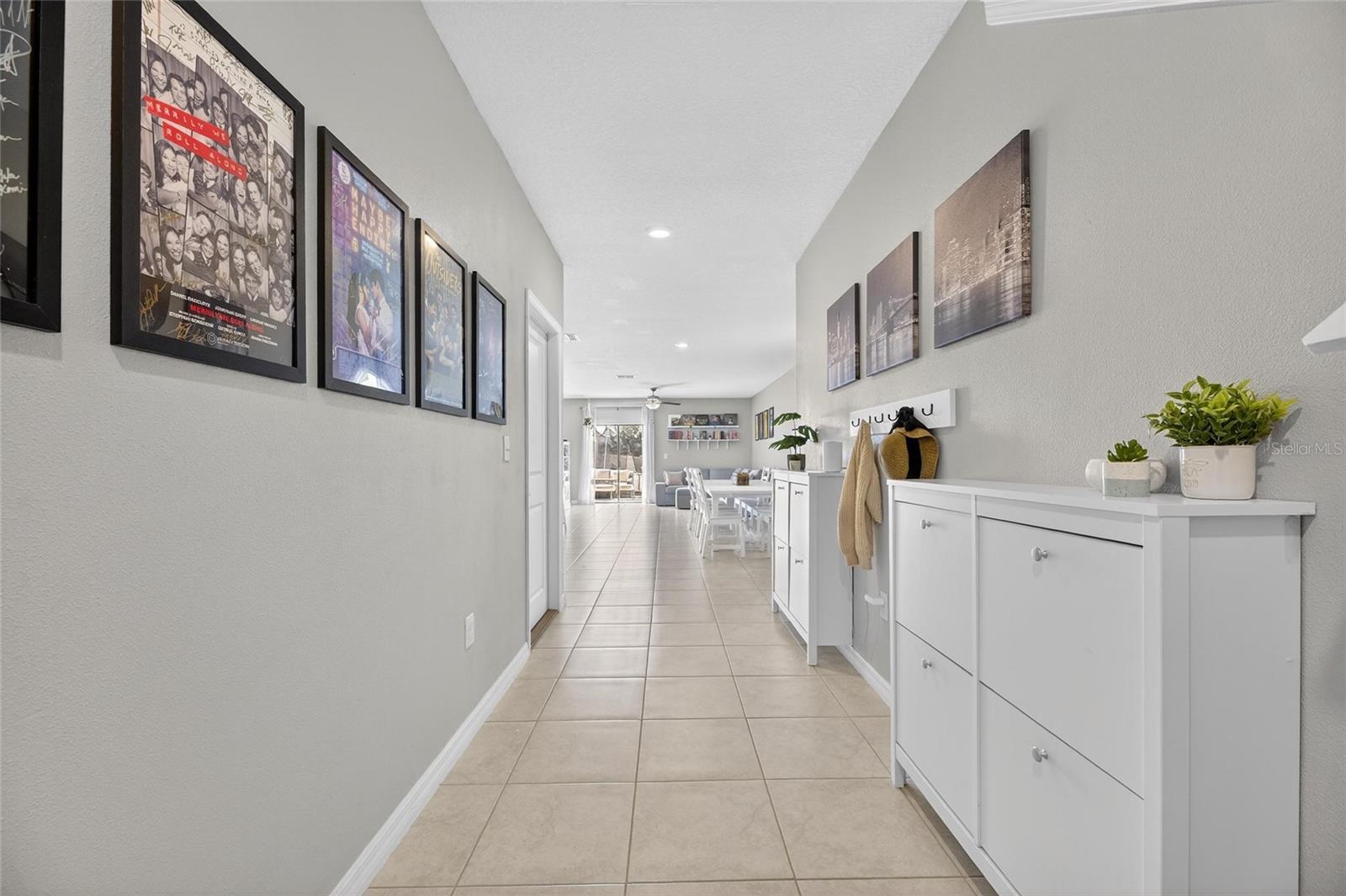 Listing photo id 5 for 16791 Delia Street