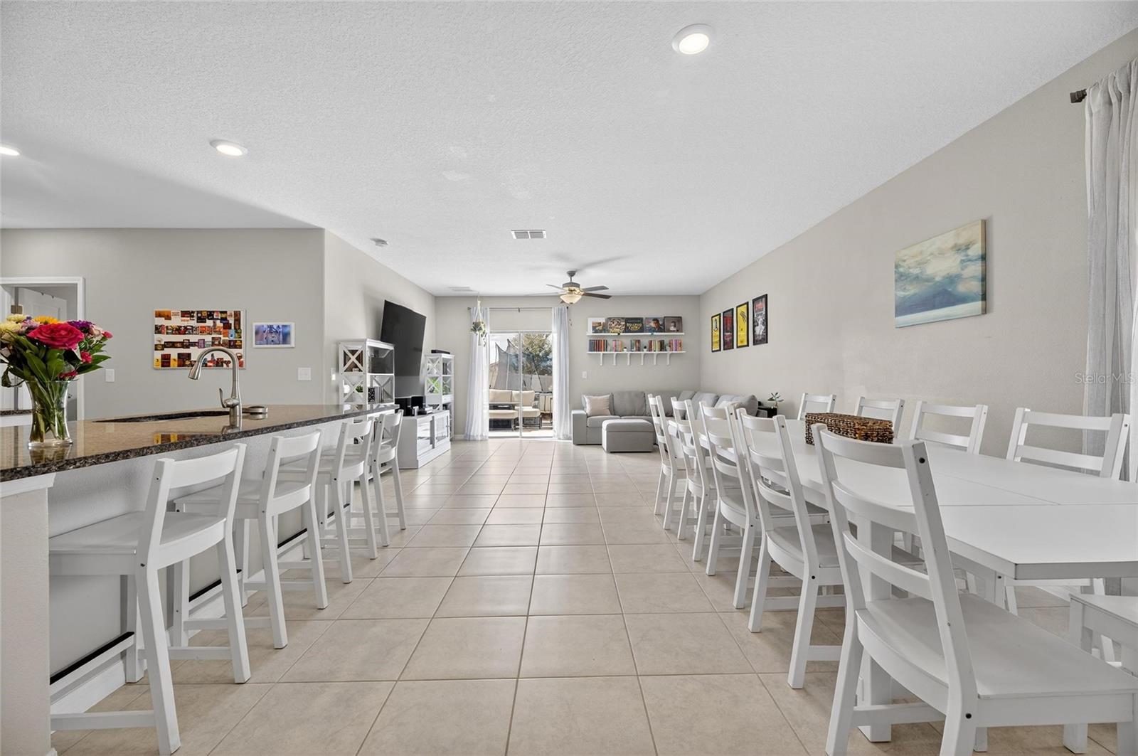 Listing photo id 7 for 16791 Delia Street