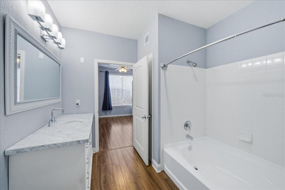 Image 47 of 67 For 4221 Spruce Street 1403