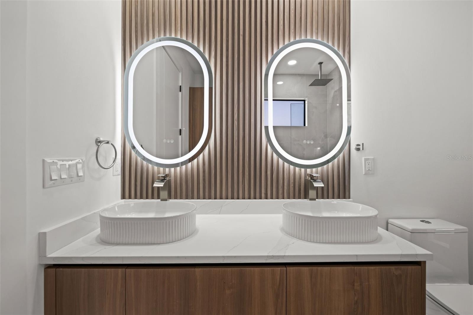 Image 20 of 49 For 1621 23rd Terrace