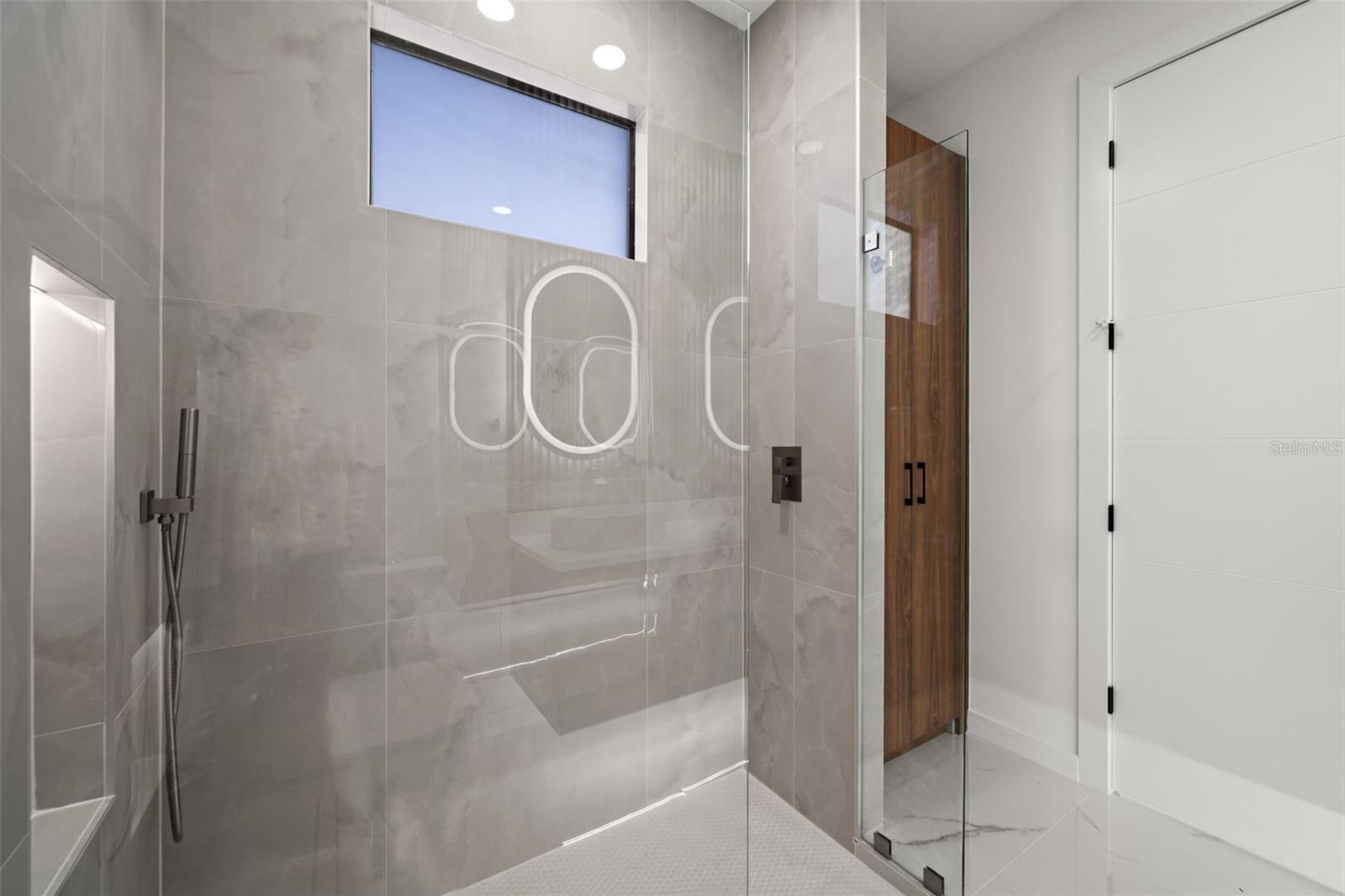 Image 21 of 49 For 1621 23rd Terrace