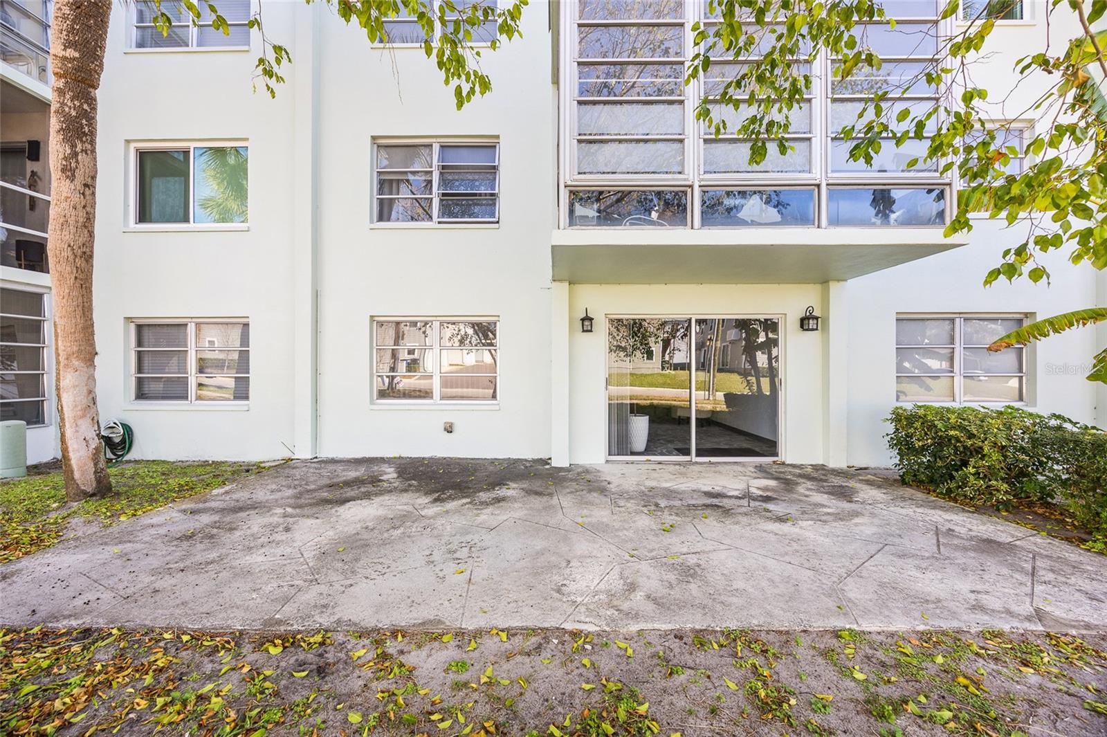 Image 20 of 32 For 100 Waverly Way 201