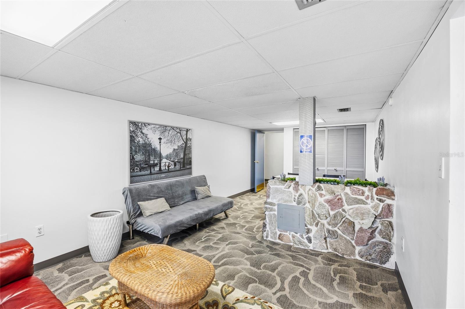 Image 21 of 32 For 100 Waverly Way 201