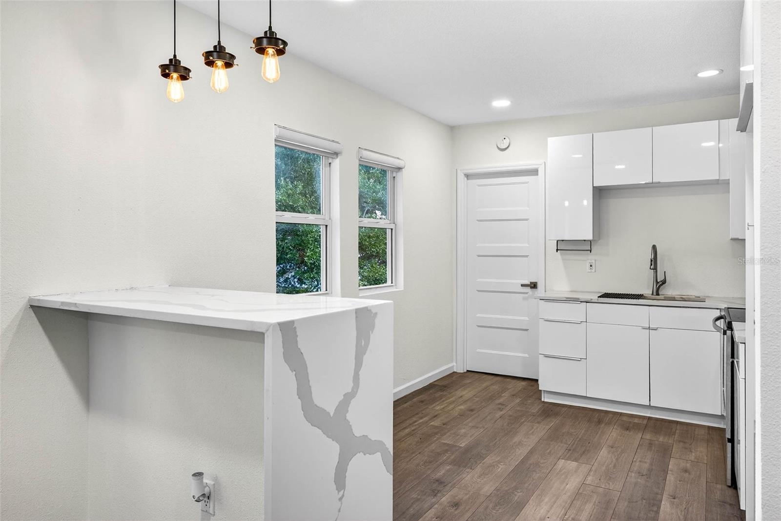 Image 10 of 20 For 809 Baker Street A