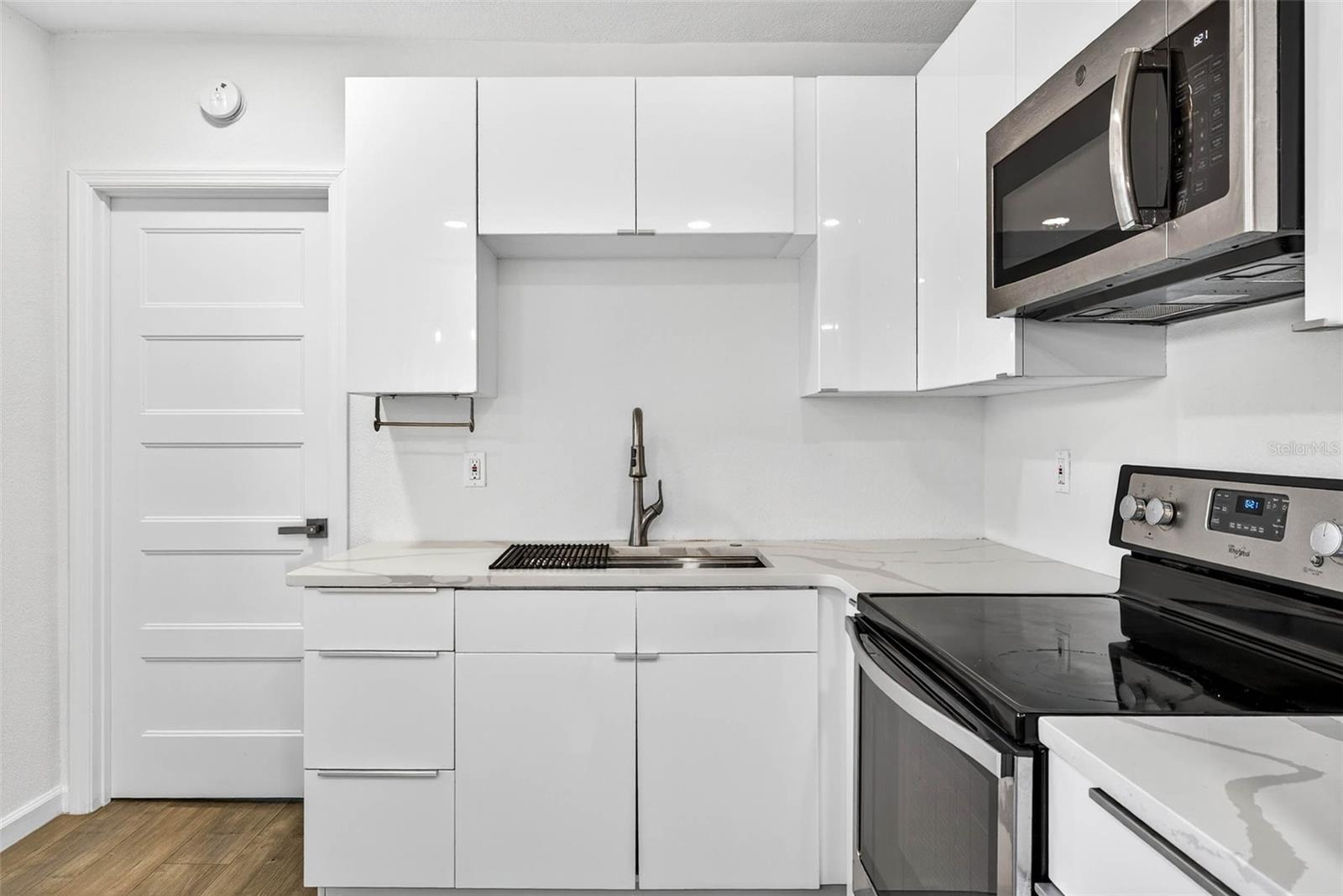 Image 11 of 20 For 809 Baker Street A