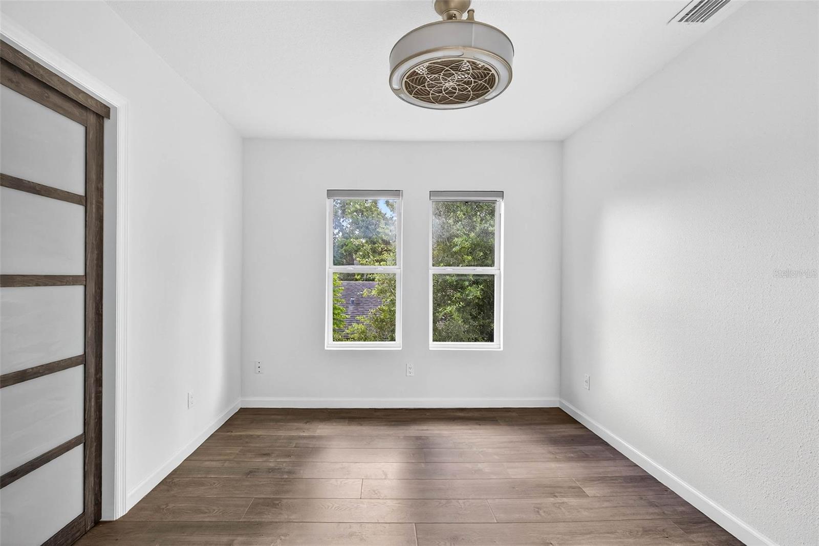 Image 16 of 20 For 809 Baker Street A