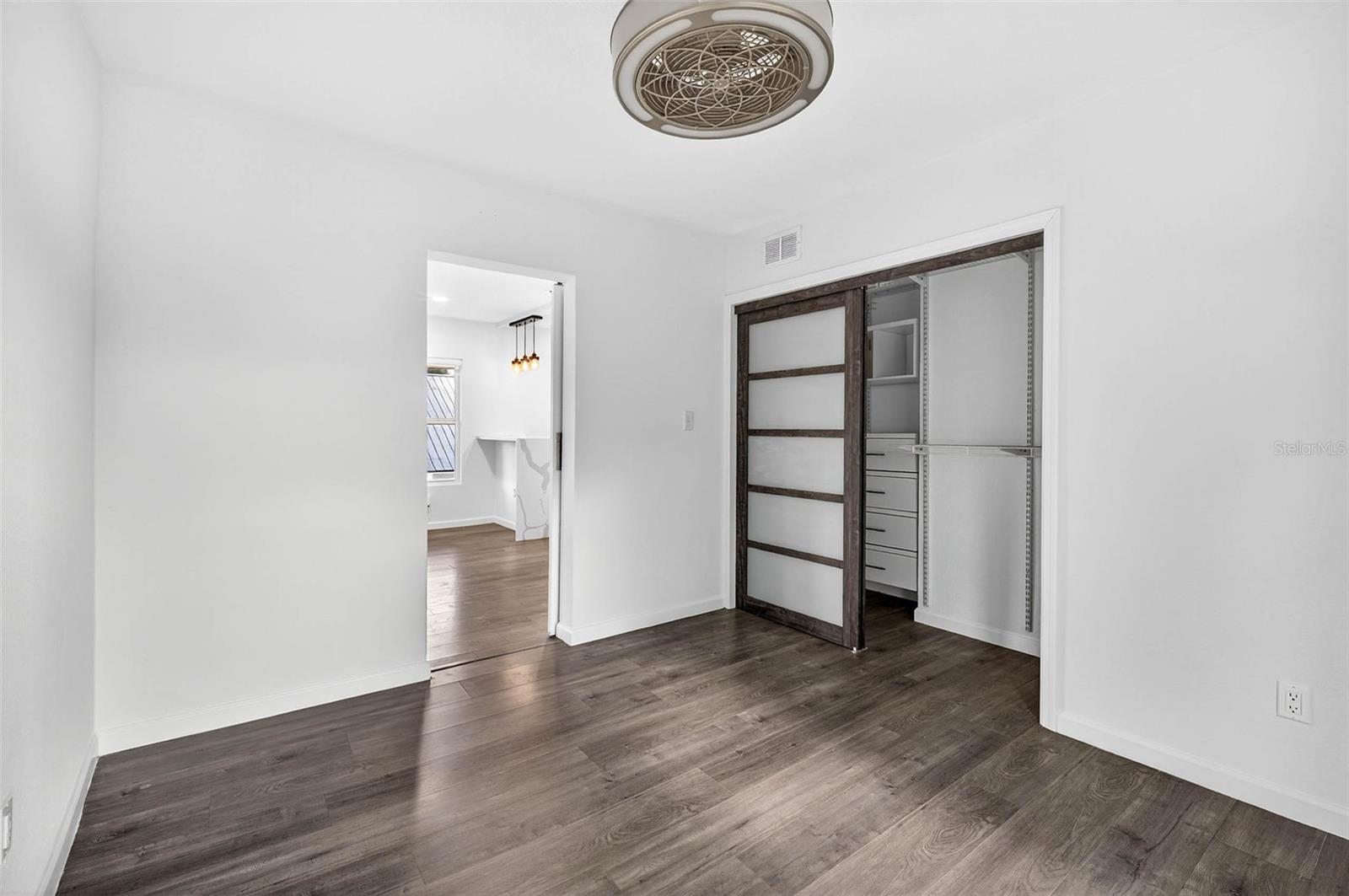 Image 17 of 20 For 809 Baker Street A