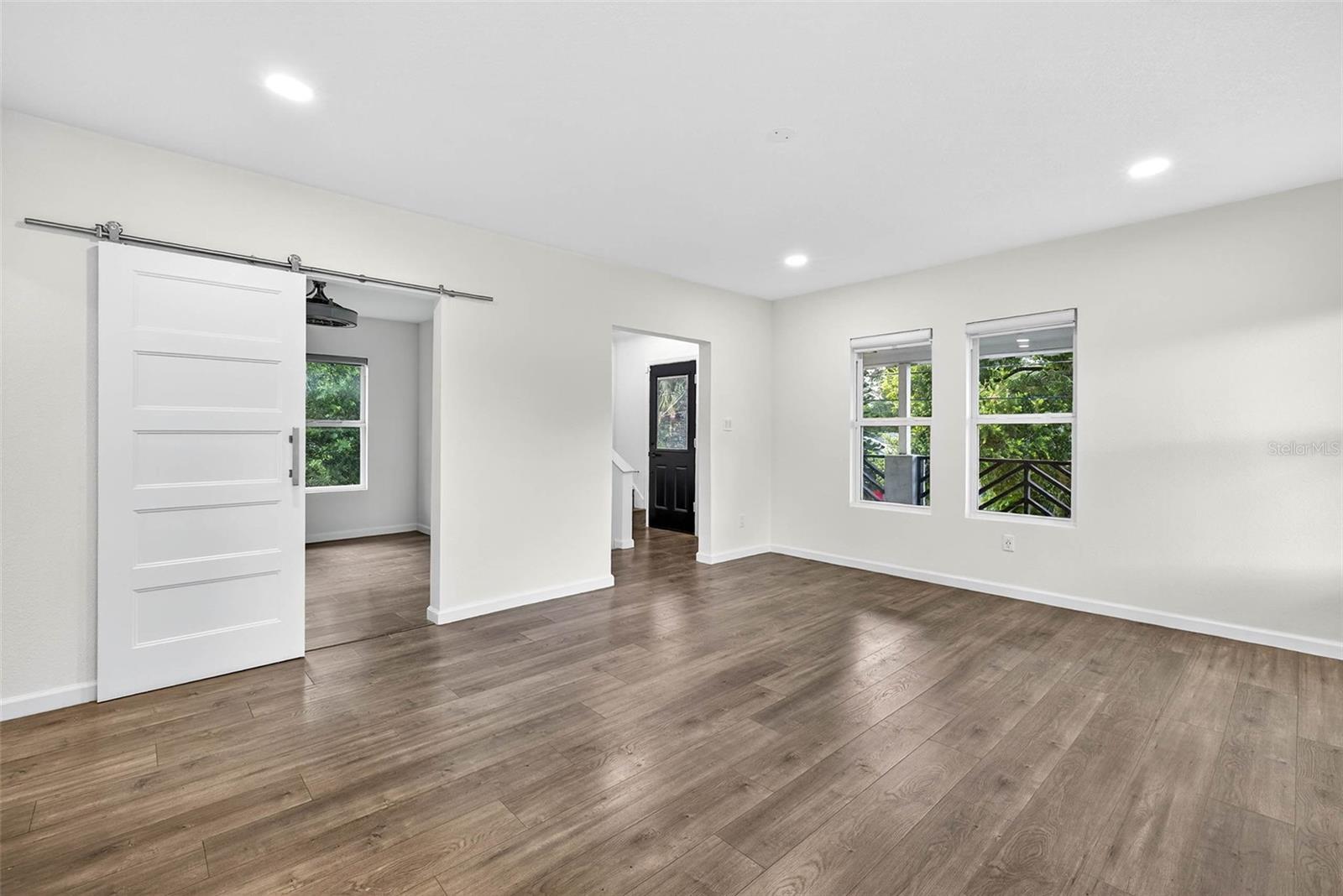 Image 7 of 20 For 809 Baker Street A