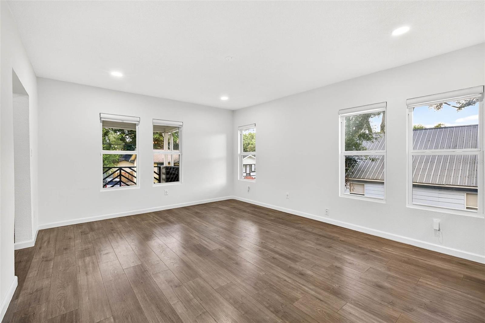 Image 8 of 20 For 809 Baker Street A