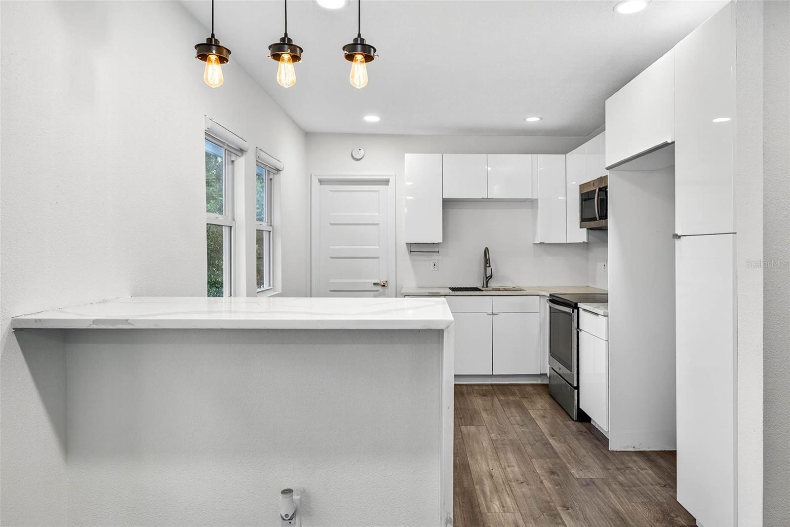 Image 9 of 20 For 809 Baker Street A