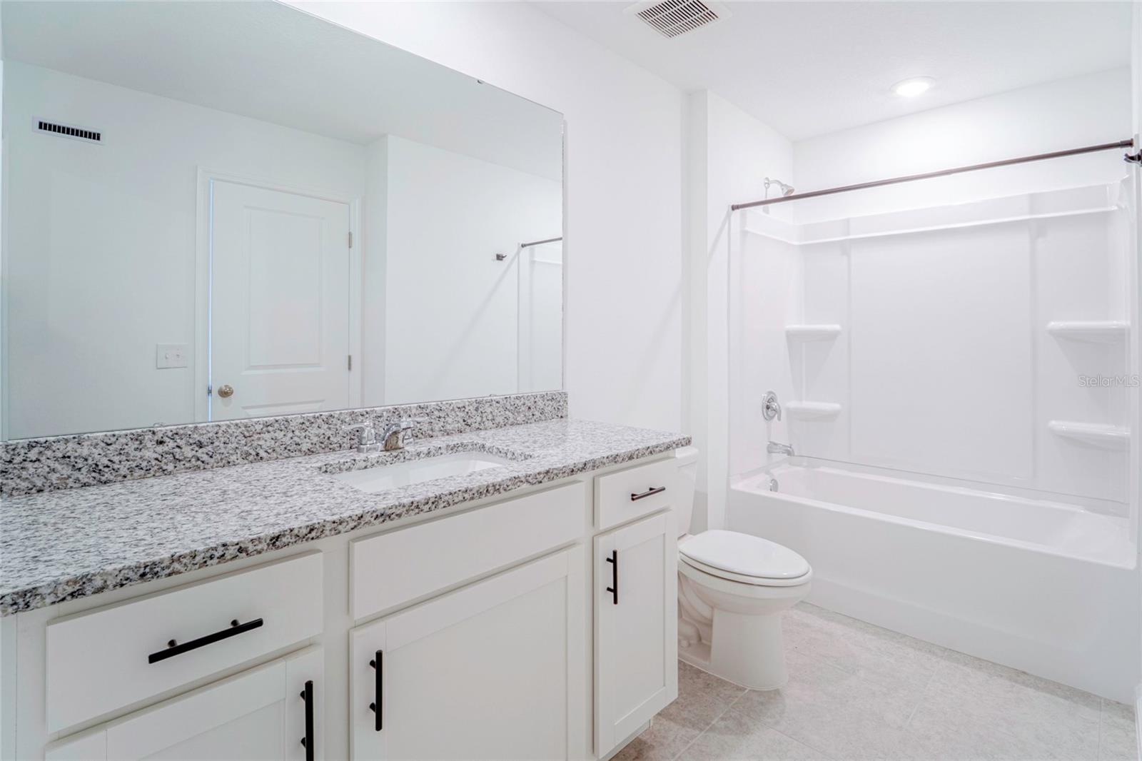 Listing photo id 11 for 1918 Bluewater Lane