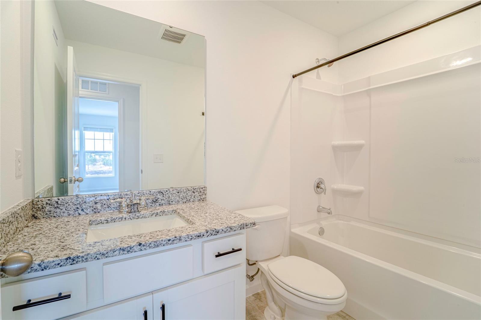 Listing photo id 14 for 1918 Bluewater Lane