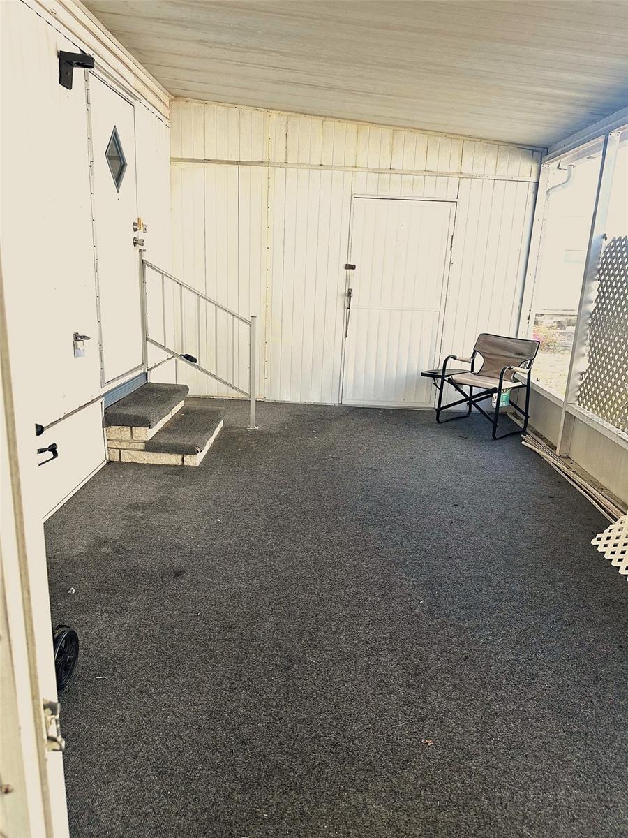 Listing photo id 10 for 9790 66th Street N 19