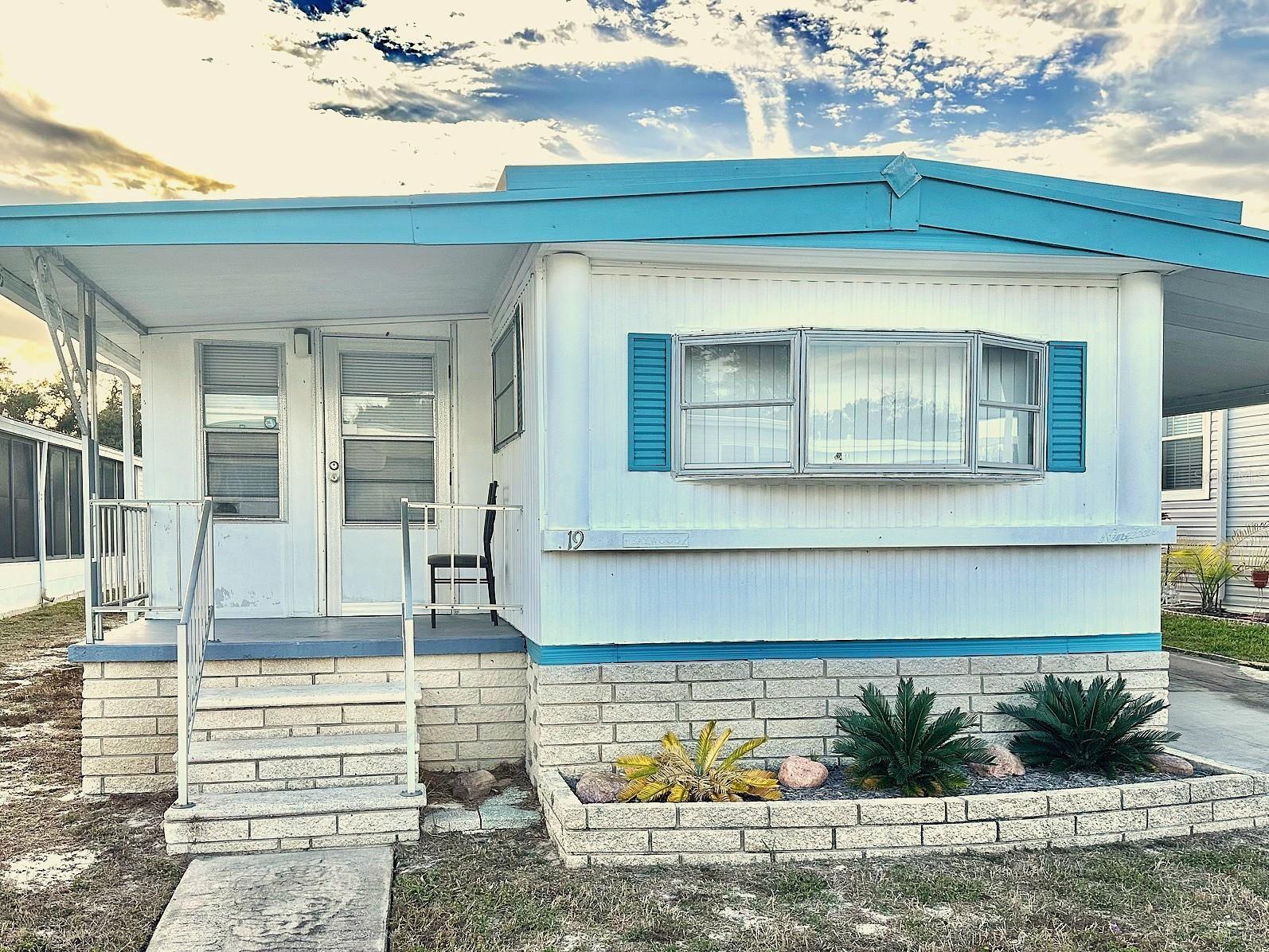 Listing photo id 0 for 9790 66th Street N 19