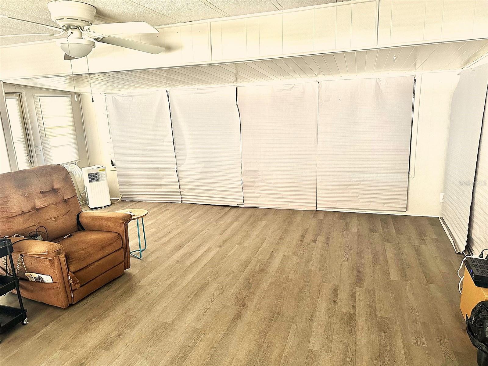 Listing photo id 3 for 9790 66th Street N 19