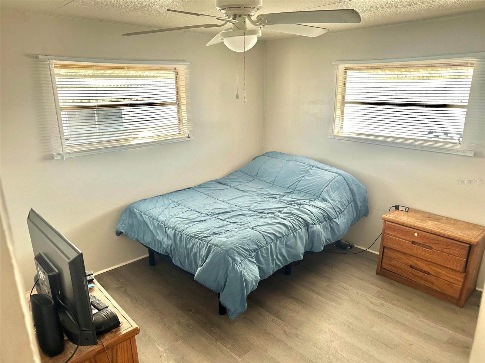 Listing photo id 5 for 9790 66th Street N 19