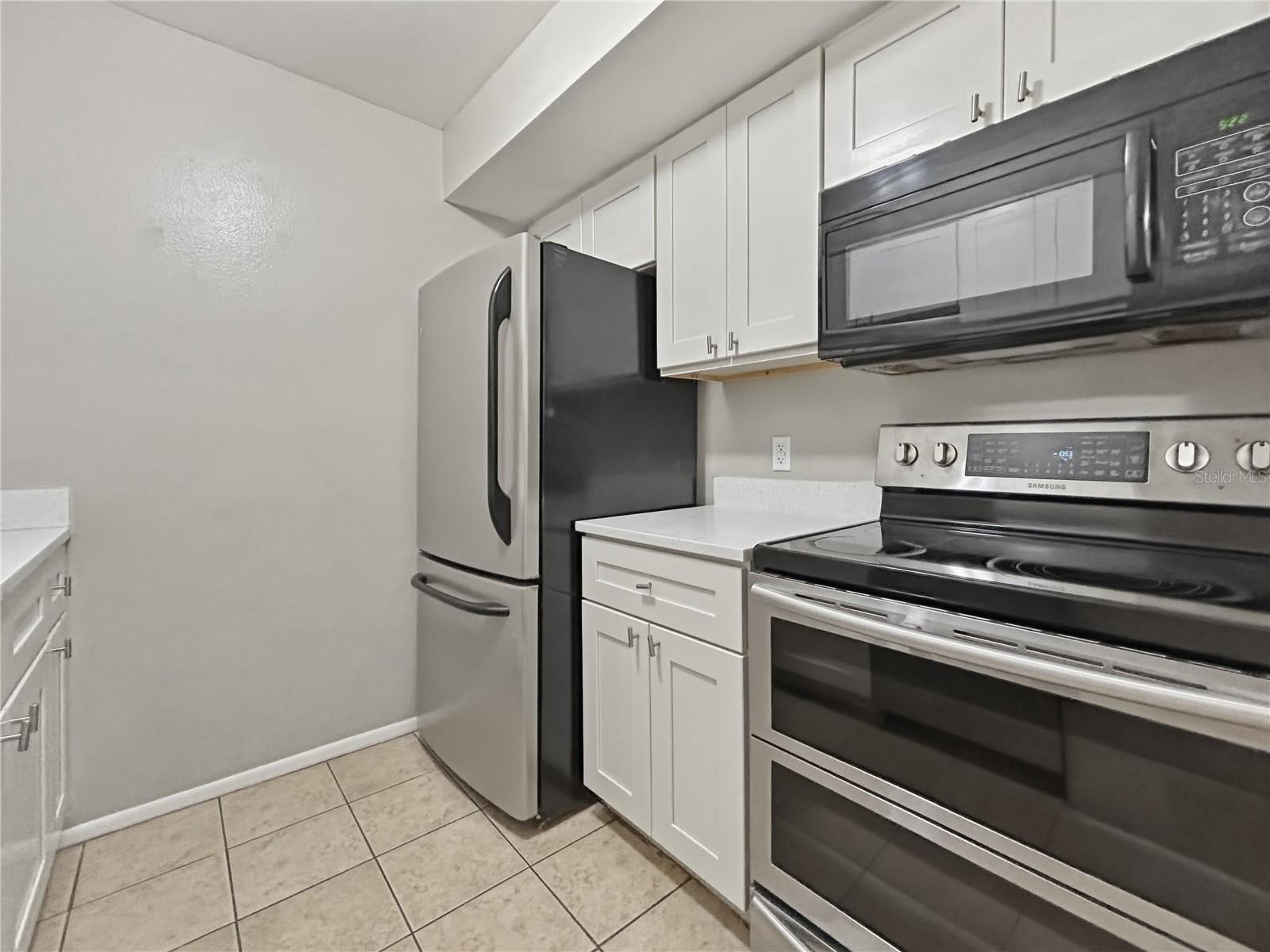 Image 10 of 19 For 14324 Hanging Moss Circle  101