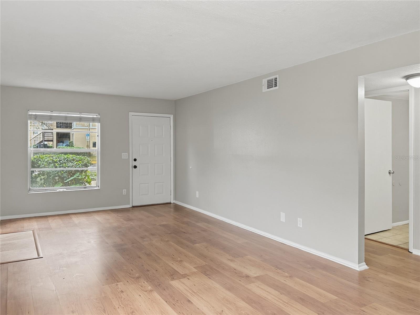 Image 12 of 19 For 14324 Hanging Moss Circle  101