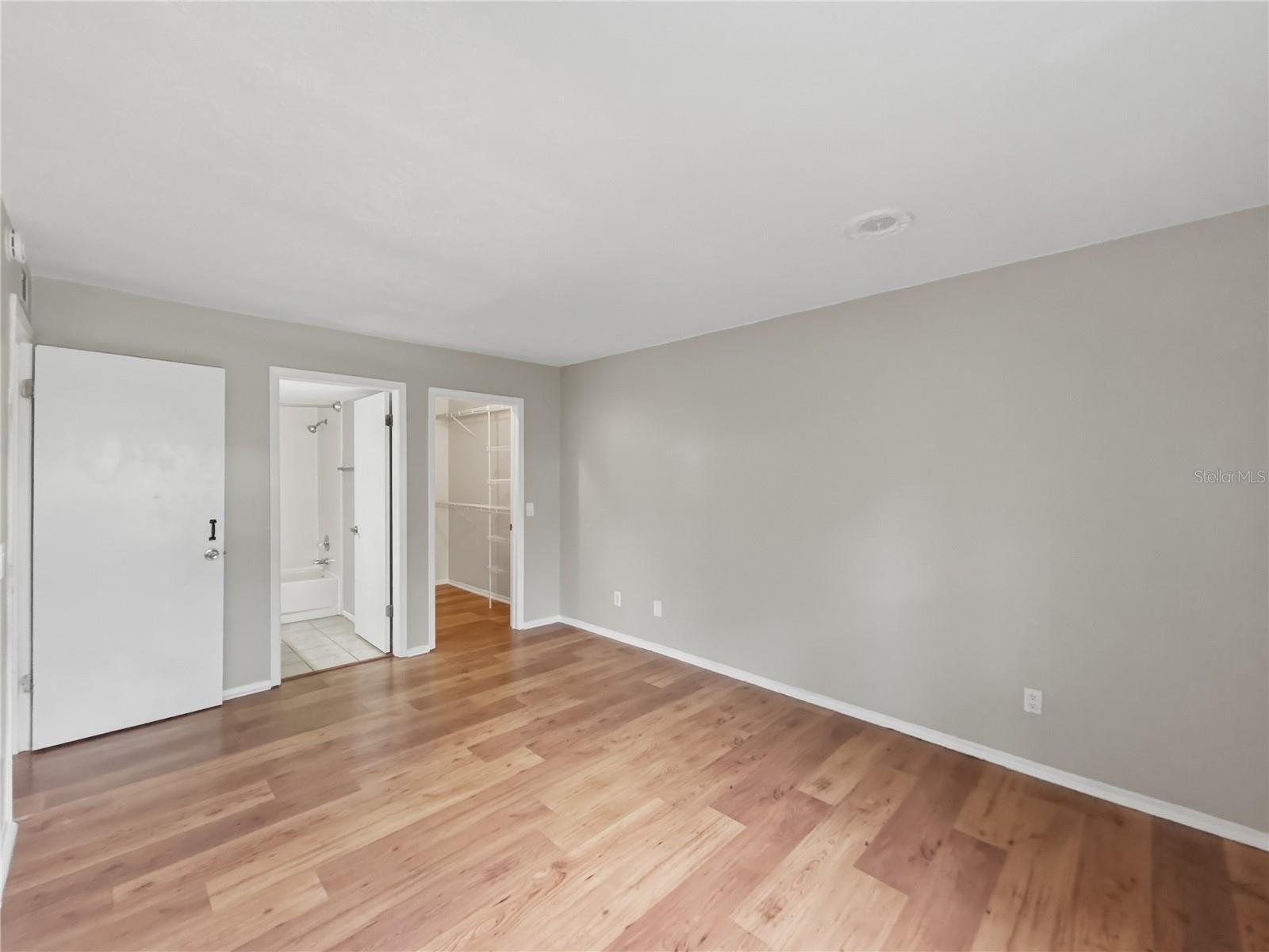 Image 13 of 19 For 14324 Hanging Moss Circle  101