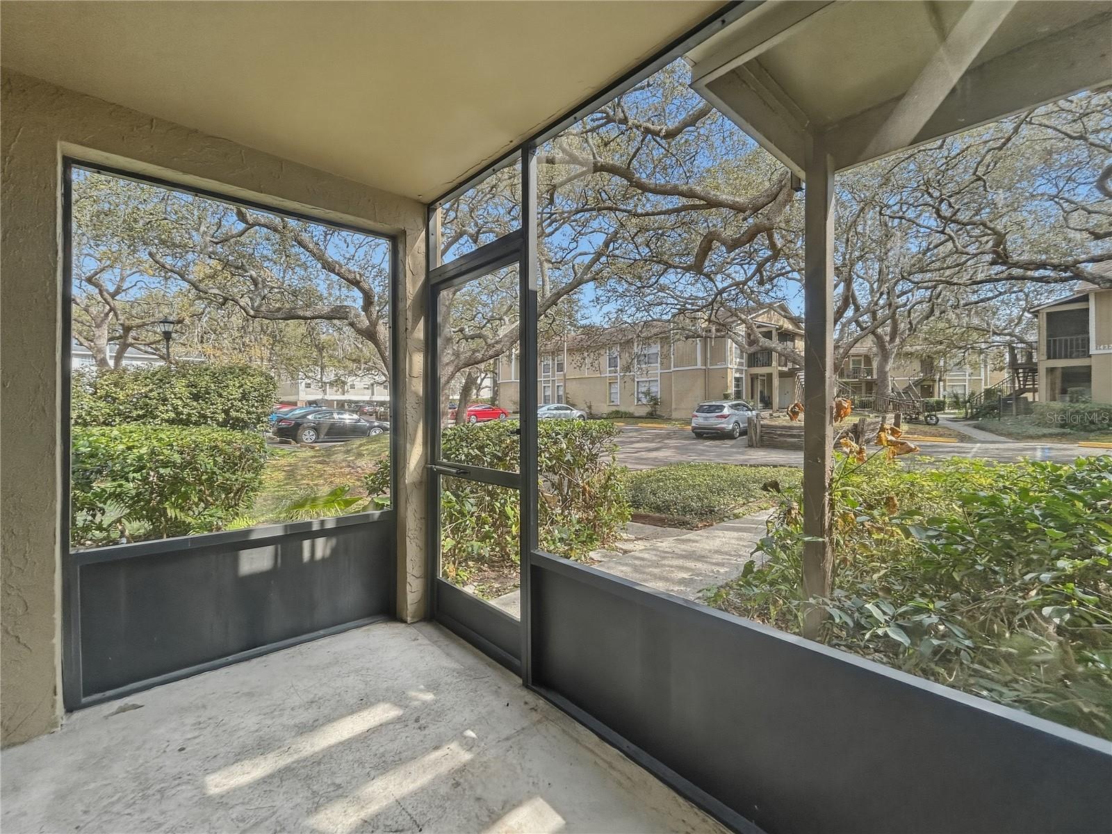 Image 3 of 19 For 14324 Hanging Moss Circle  101