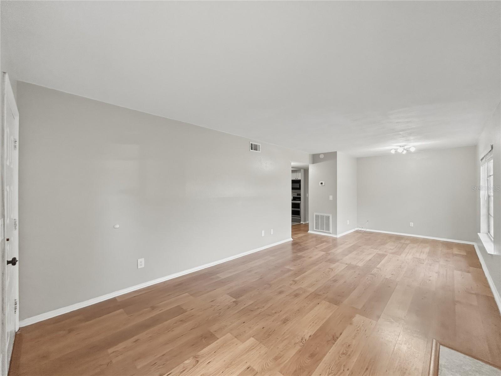 Image 8 of 19 For 14324 Hanging Moss Circle  101