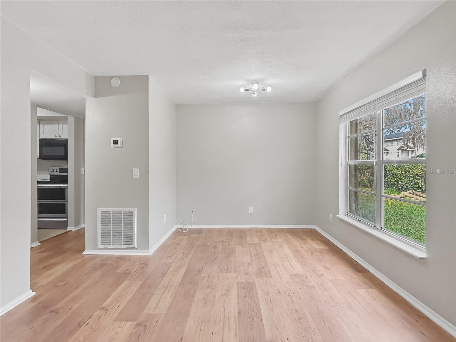 Image 9 of 19 For 14324 Hanging Moss Circle  101