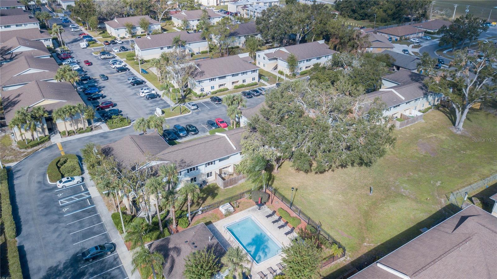 Image 33 of 54 For 616 Golden Raintree Place 616